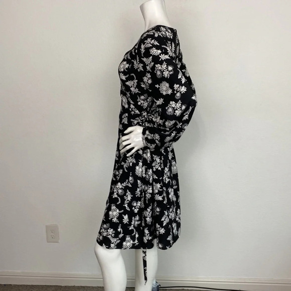 Loft Black Women's White Floral Print Long Sleeve V-Neck True Wrap Dress Size 10 - Picture 5 of 10